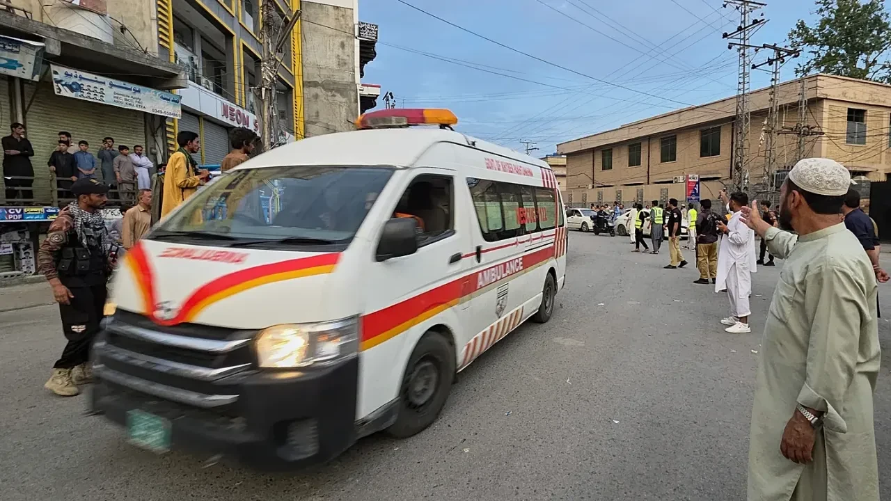 Pakistan’da intihar saldırısı! Çok sayıda ölü ve yaralı var