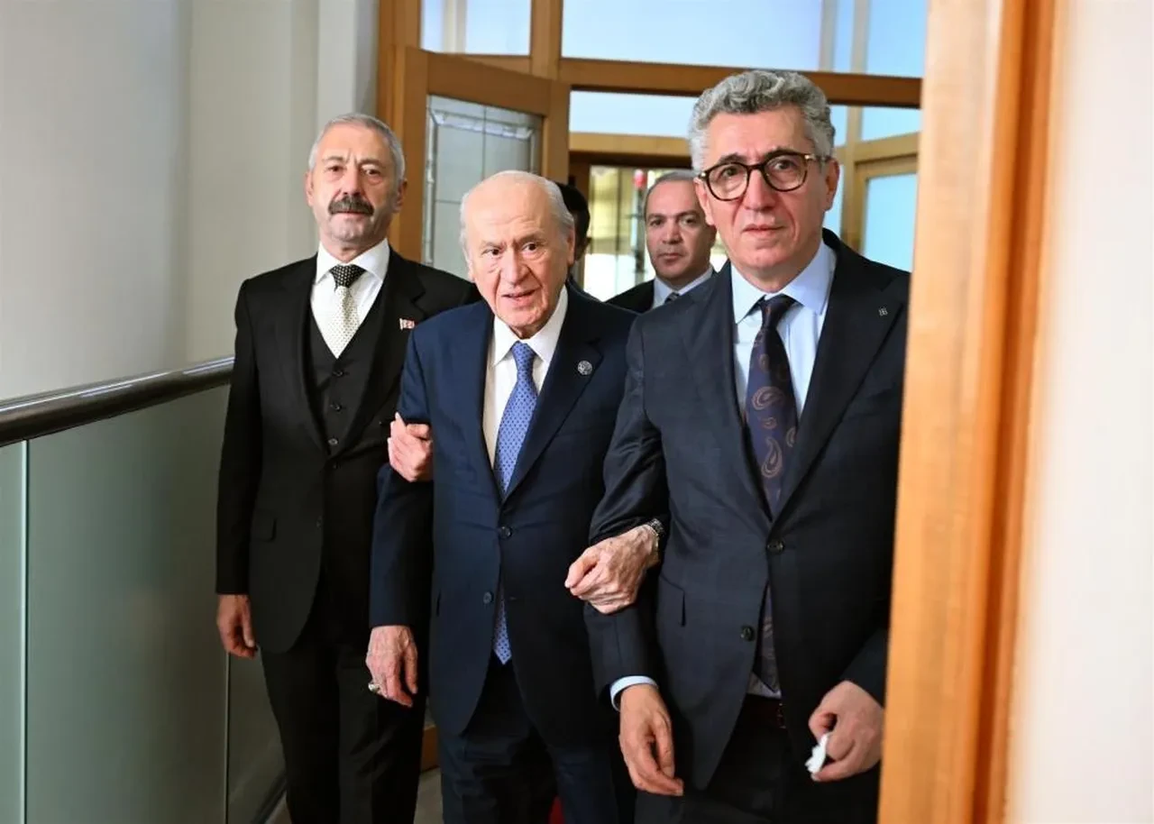 Sarallar ve Şahinler Devlet Bahçeli'nin yanında barıştı! MHP 'Tarihi kucaklaşma'yı duyurdu