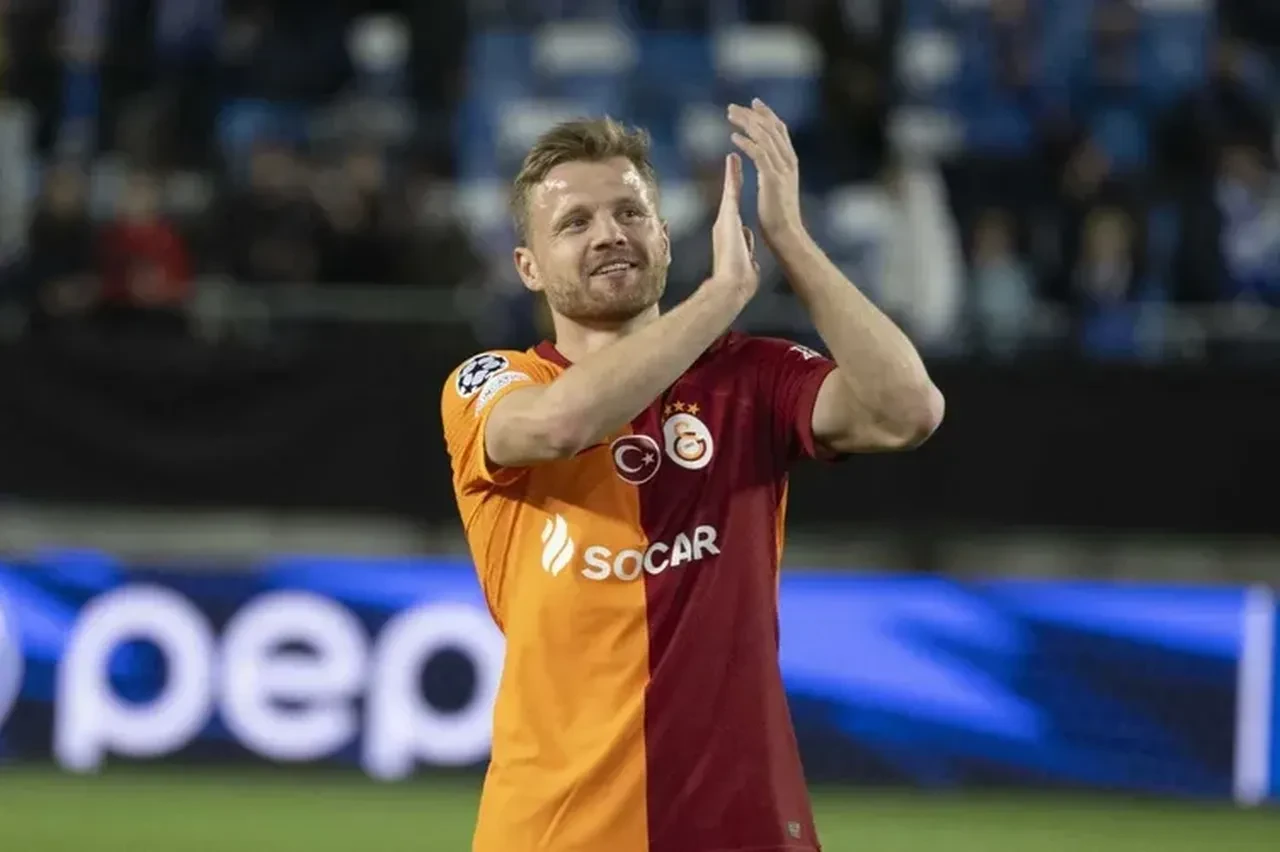 Süper Lig'de sürpriz ayrılık: Galatasaray'ın eski futbolcusu 33 yaşında futbolu bıraktı!
