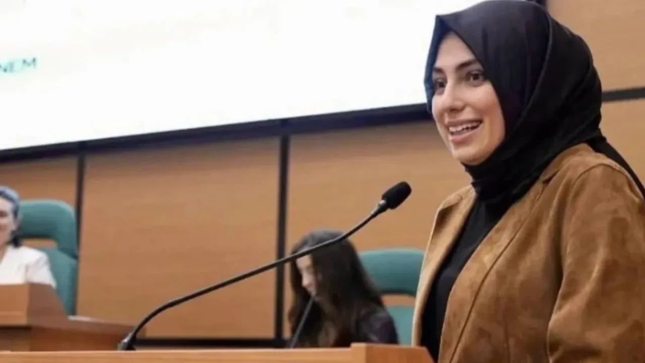 Üsküdar Belediyesi'nde Amine Cansu Çelik'ten istifa: CHP ve Yeni Parti'yi baskı yapmakla suçladı