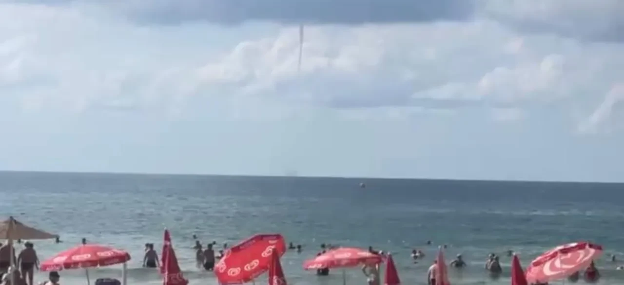 Alanya açıklarında oluşan hortum kamerada