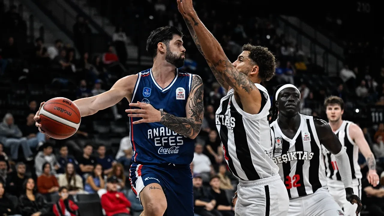 Anadolu Efes, sahasında Beşiktaş'ı mağlup etti! Lacivert-beyazlılardan 95-81'lik galibiyet