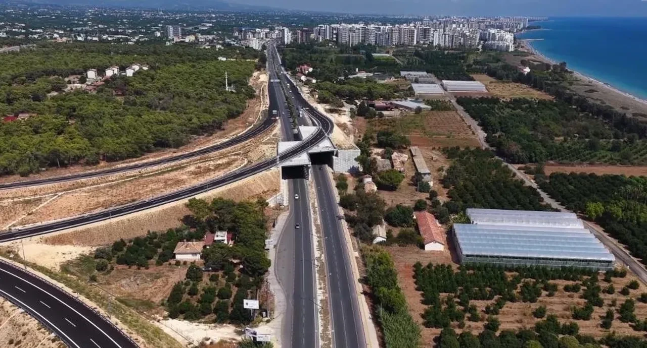 Bakan Uraloğlu duyurdu: 2,5 saatlik yol 18 dakikaya düşüyor