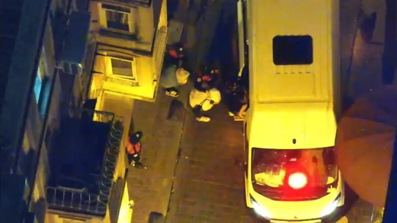 Beyoğlu'nda fuhuş pazarlığına suçüstü: 27 şüpheli gözaltında