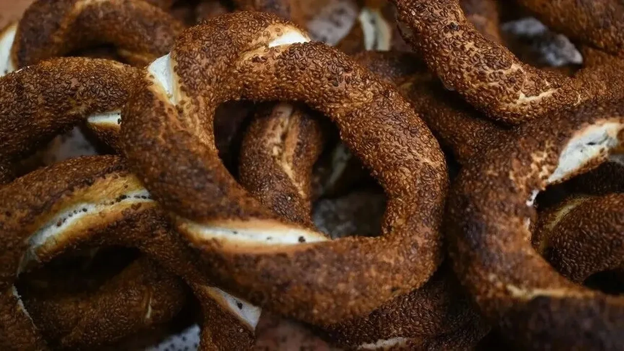 İstanbul'da simit fiyatlarına yapılan zam sonrası Ticaret Bakanlığı sahaya iniyor: En ağır yaptırımlar uygulanacak