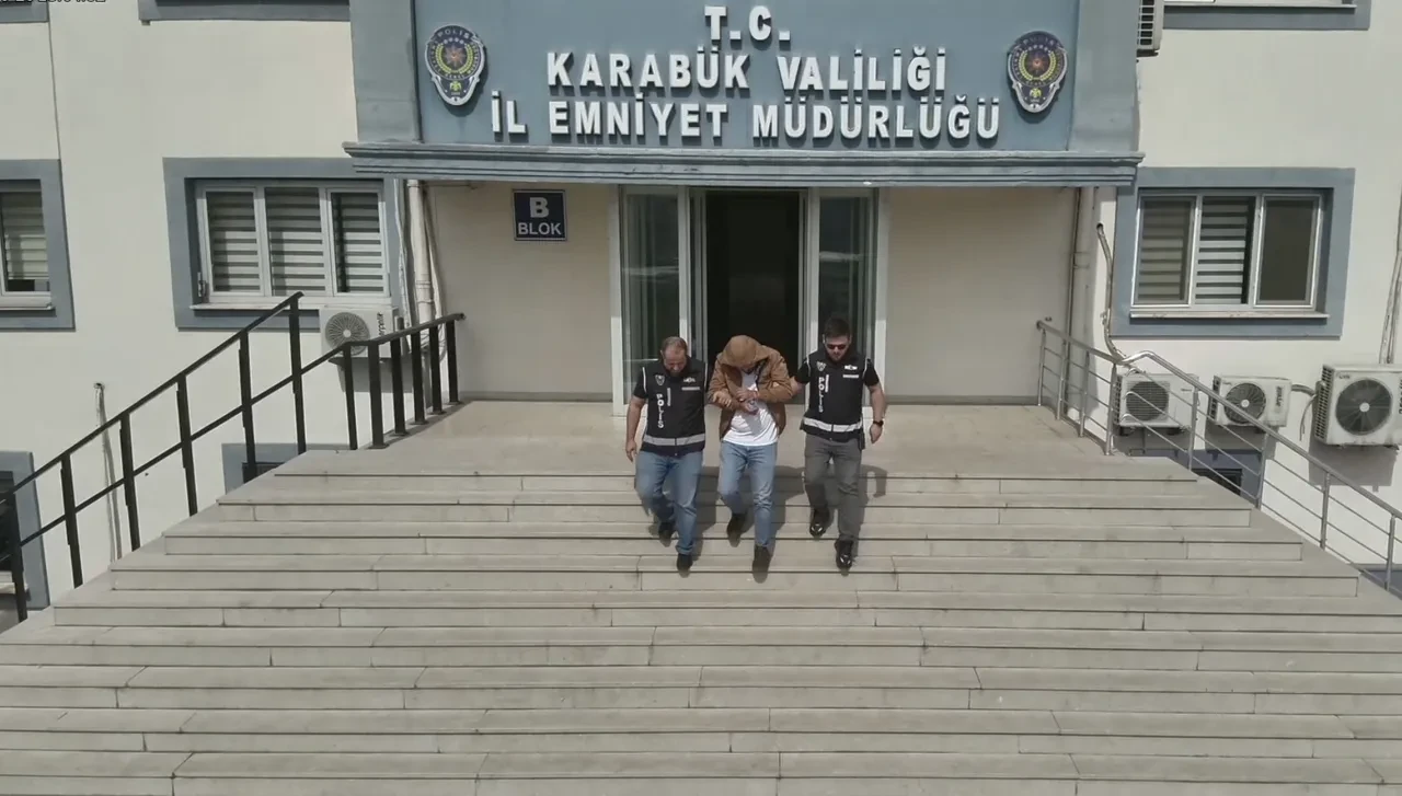 Karabük'te sahte para operasyonu: Binlerce dolar ele geçirildi