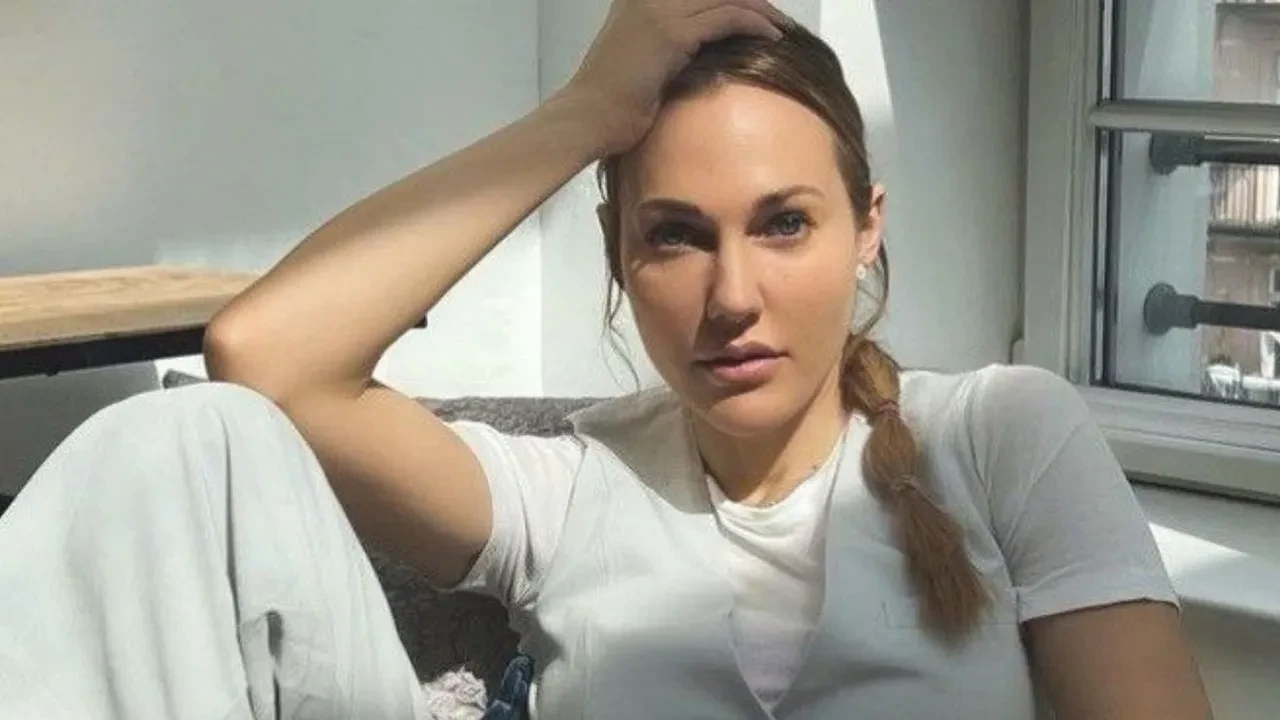 Meryem Uzerli’yi otel odasında şaşırtan tesadüf! Muhteşem Yüzyıl’ın sesini duyunca dayanamadı