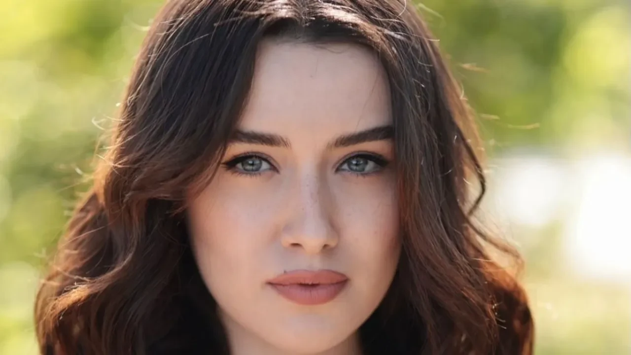 Ömür Usta dizisinin Nazlı’sı kimdir? Ömür Usta’nın Nazlı’sı Cemre Arda kim, kaç yaşında, hangi dizilerde oynadı? 