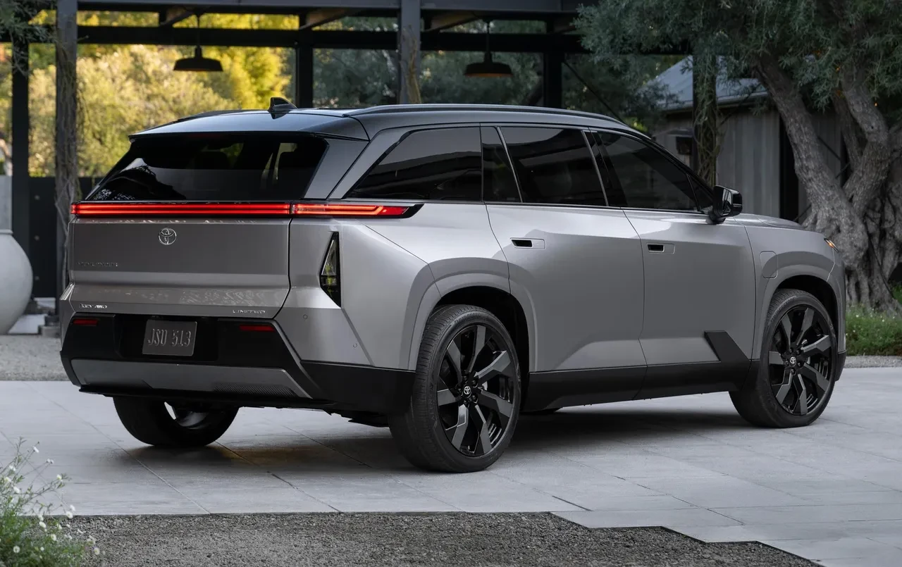 Toyota rakiplerine karşı yeni kozunu hazırlıyor: Menzil uzatıcı geliyor