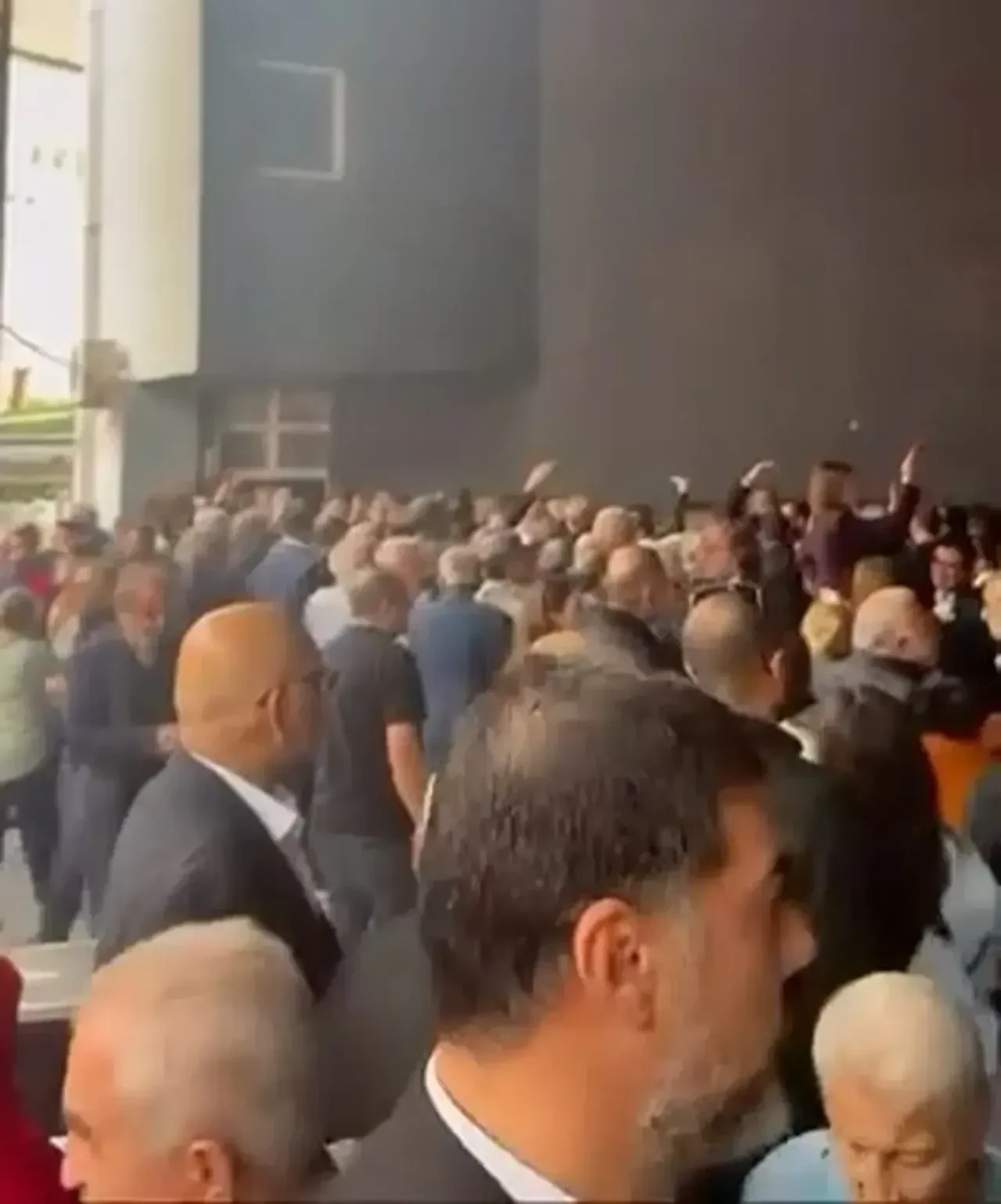 Yeni Partililer birbirine girdi: Seçim güvenlik gerekçesiyle iptal edildi