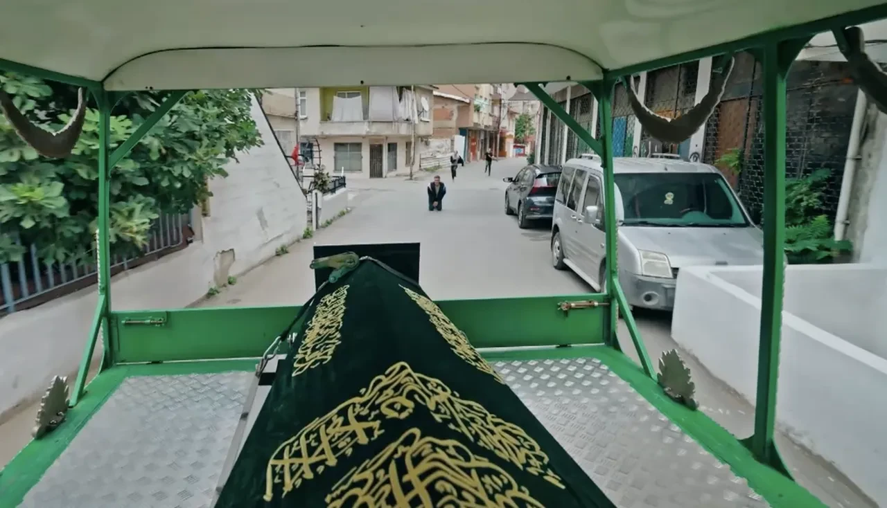 Altı Üstü İstanbul Emir nasıl öldü, öldü mü? Özel bölümde Rahimcan Kapkap'ın oynadığı Emir’in cenazesi görüldü