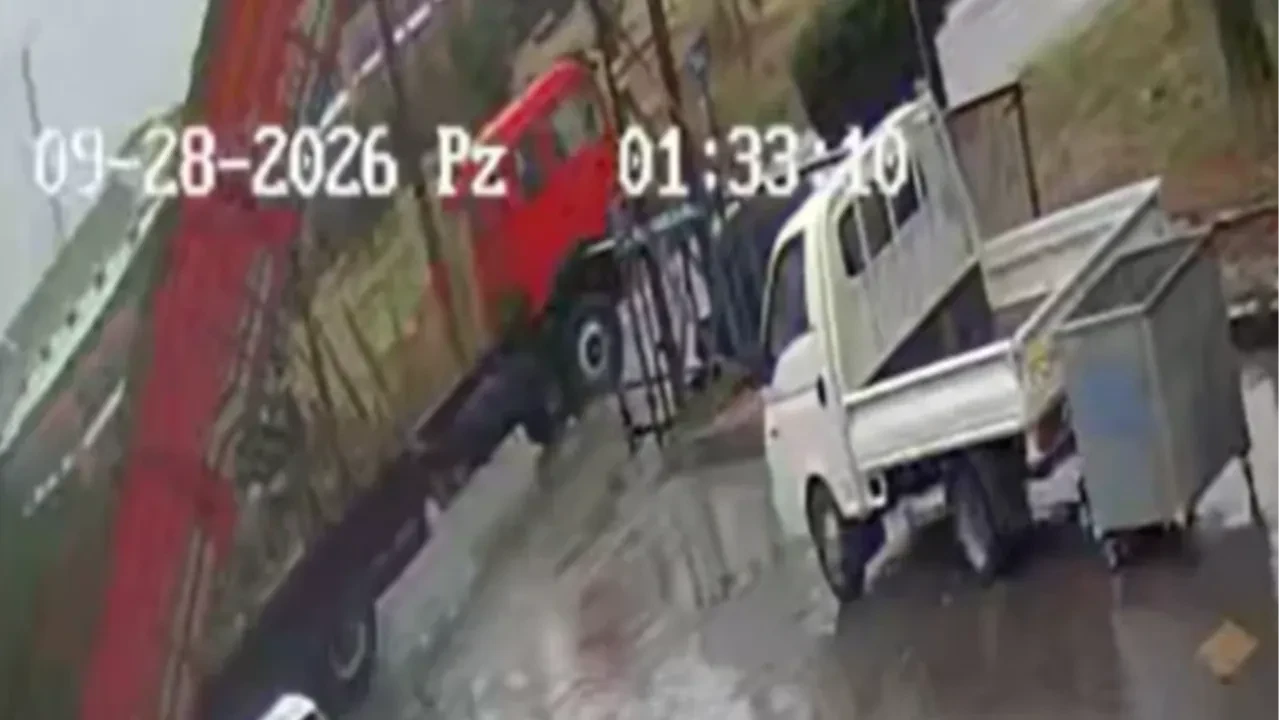 Damperi açık kalan kamyon adeta sanayi sitesini yıktı