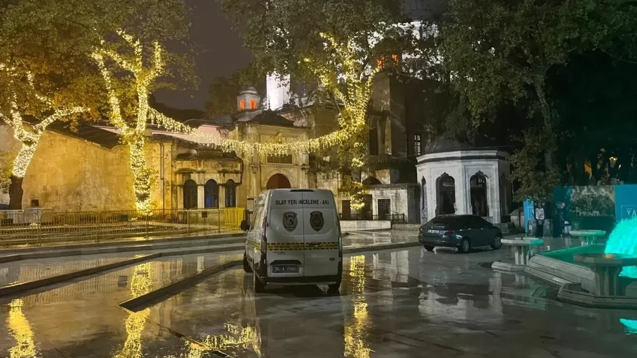 Eyüpsultan Camii'nde namaz sırasında korku dolu anlar: Cemaatin arasında ateşledi
