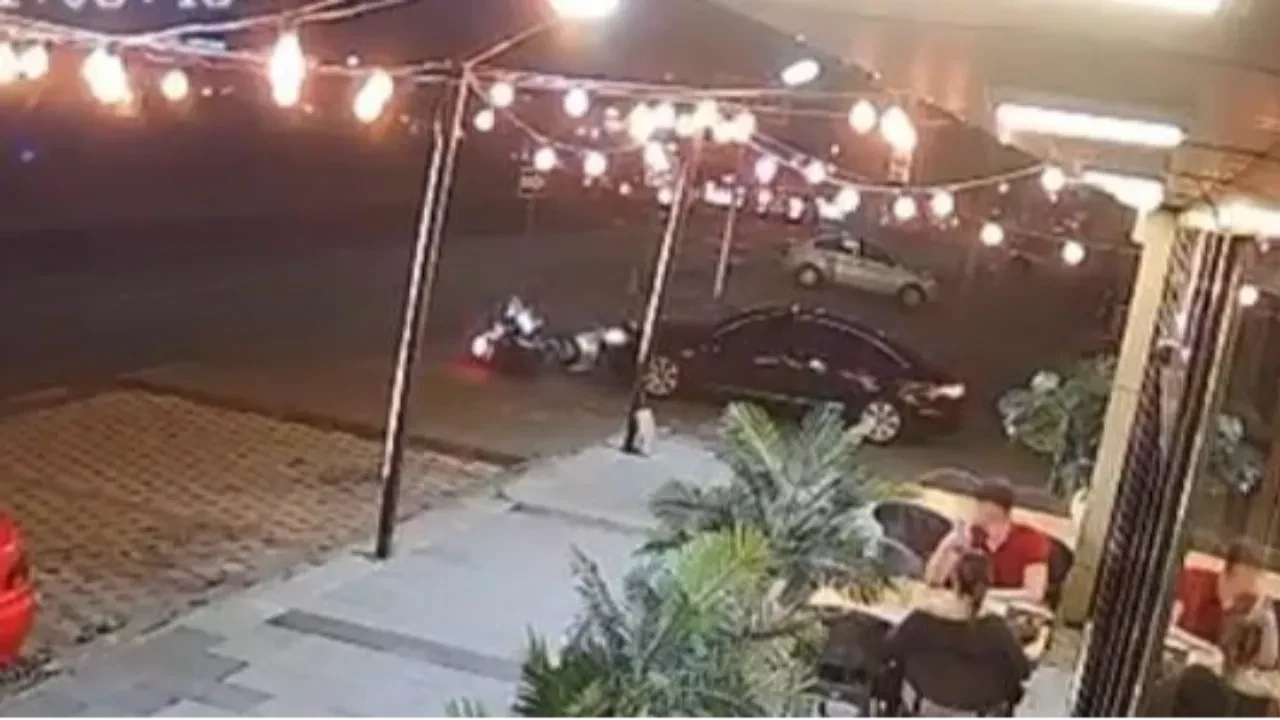 Kayseri'de bir garip kaza: Kendisine yol veren otomobile çarptı