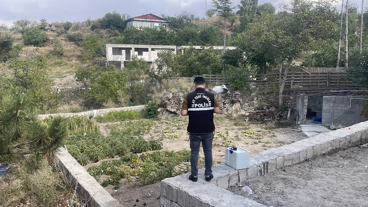 Kayseri'de kayalık alanda korkunç olay: Babasının kucağındayken 3 yaşındaki çocuğun başına taş düştü