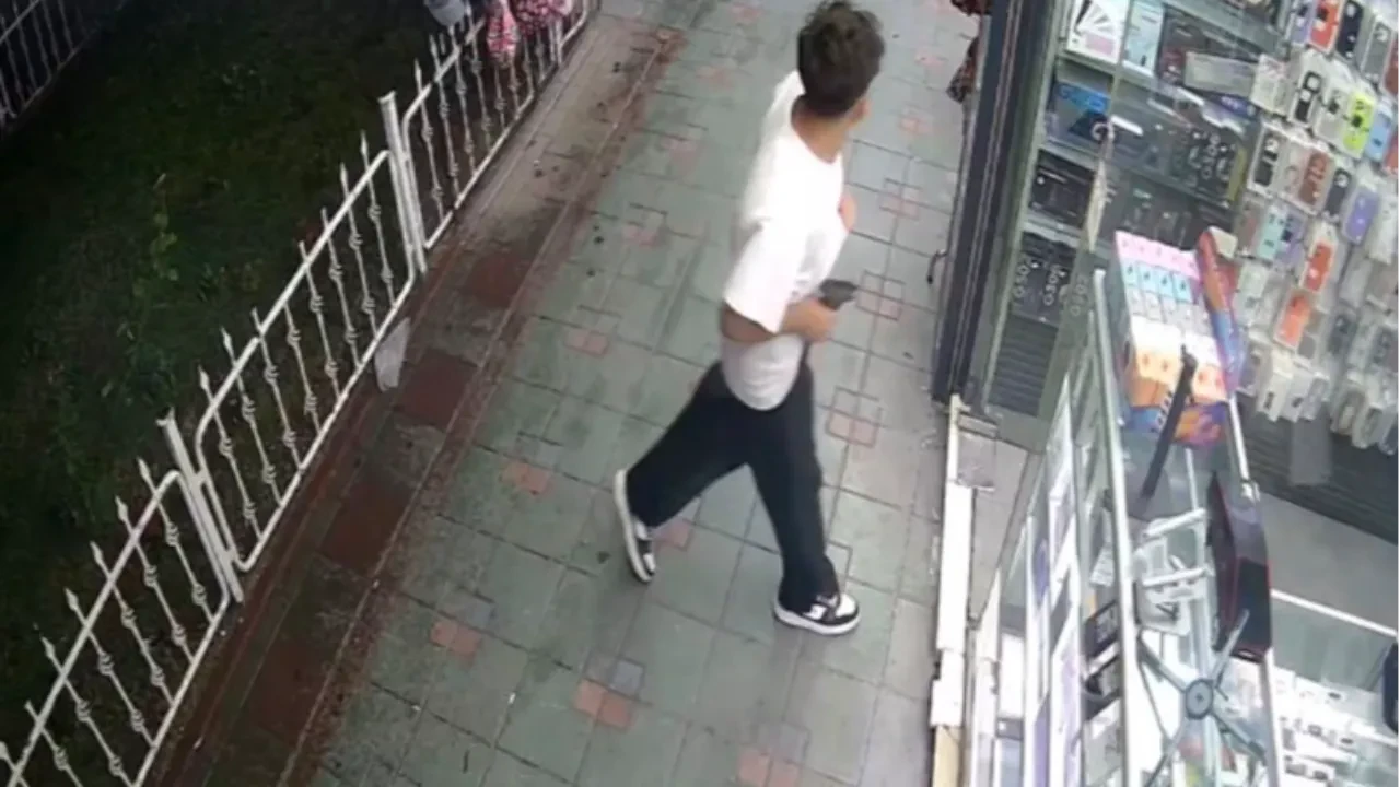 Kurşun sıkıp telefoncuya sığındı: 15 yaşındaki çocuğa darp 