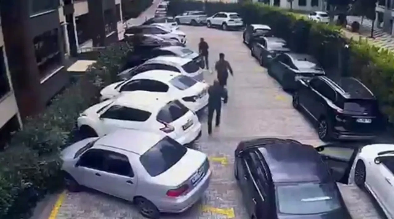 Park yeri kavgasında silah çekti! O anlar kamerada