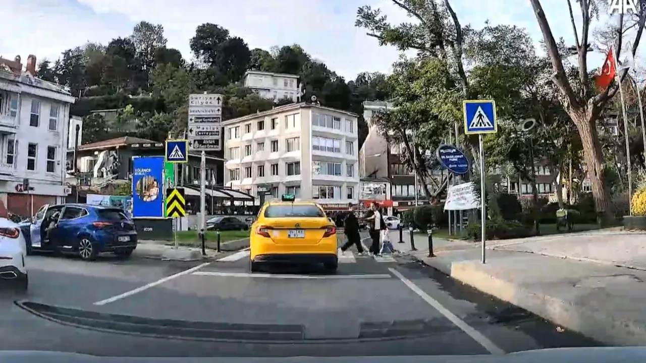 Sarıyer'de yayaların üzerine taksi süren şoför cezayı yedi 