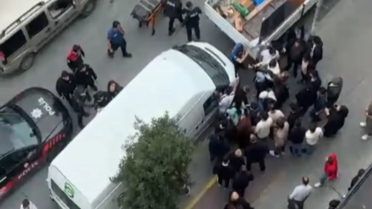 'Şikayetini çek' kavgası: Darp ettikleri adamın evini bastılar 