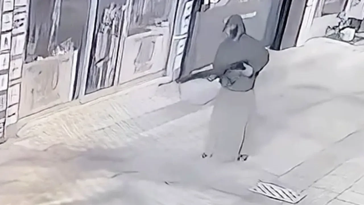 Tanınmamak için etek giydiler ama fayda etmedi: Kastamonu’da silahlı saldırı kamerada