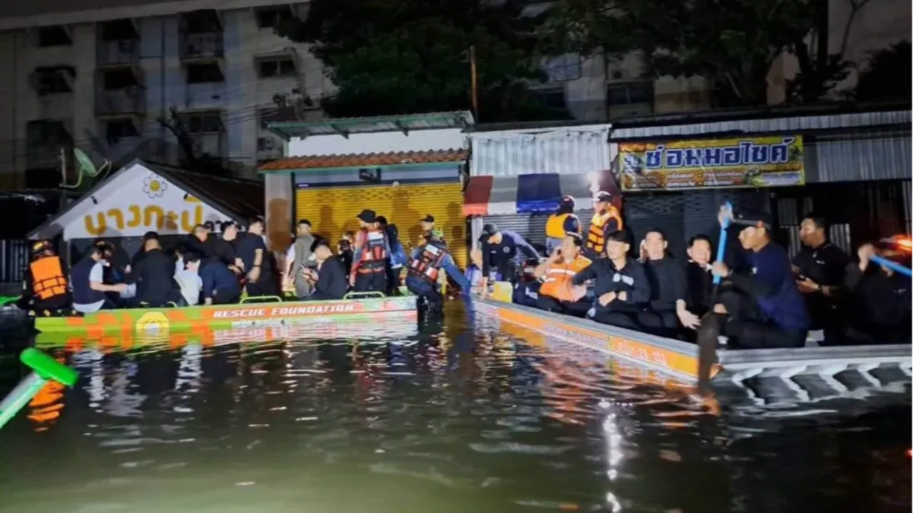 Tayland'da muson yağışlarının yol açtığı sel felaketinde can kaybı 8'e yükseldi