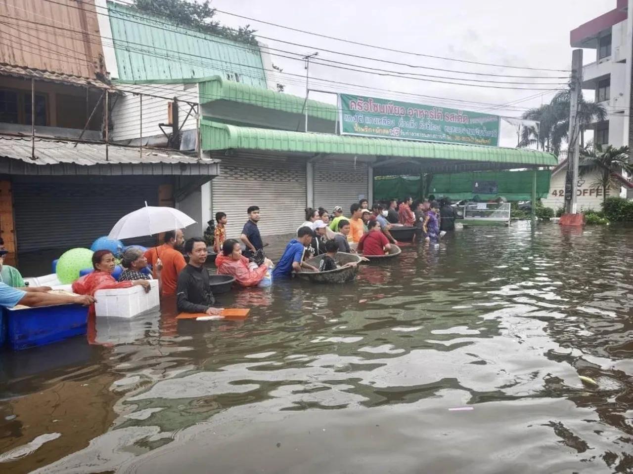 Tayland'da muson yağışlarının yol açtığı sel felaketinde can kaybı 8'e yükseldi