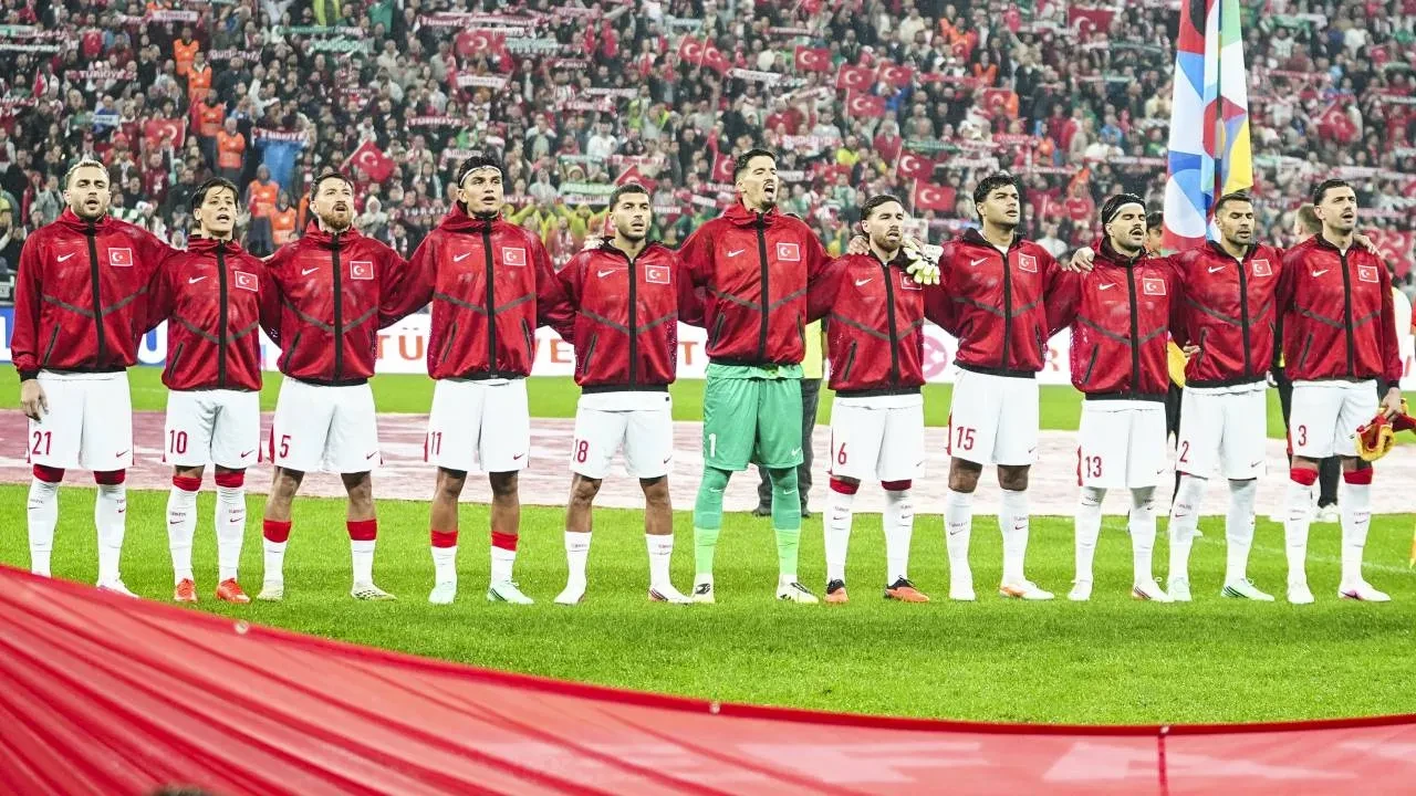 Tribünlerden Montella ve TFF'ye sert tepki! "İstifa" sesleri yükseldi