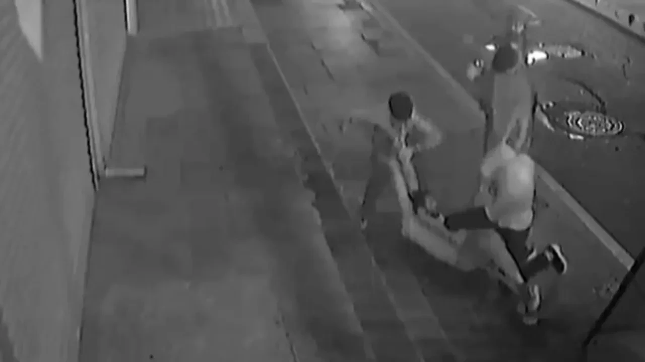 Zeytinburnu’nda akraba dehşeti: 3 çocuk babası adamı çekiç ve sopalarla darp ettiler