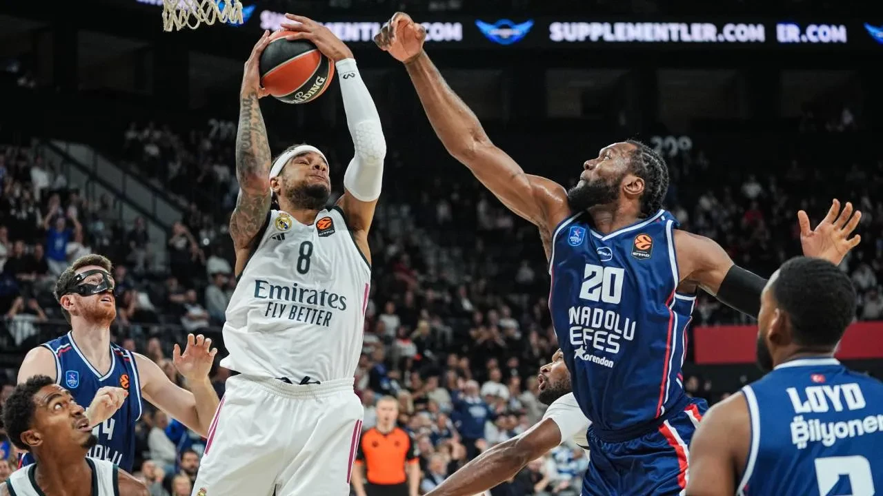 Anadolu Efes, Real Madrid'i devirdi! Lacivert-beyazlılar, EuroLeague'de ilk galibiyetini aldı