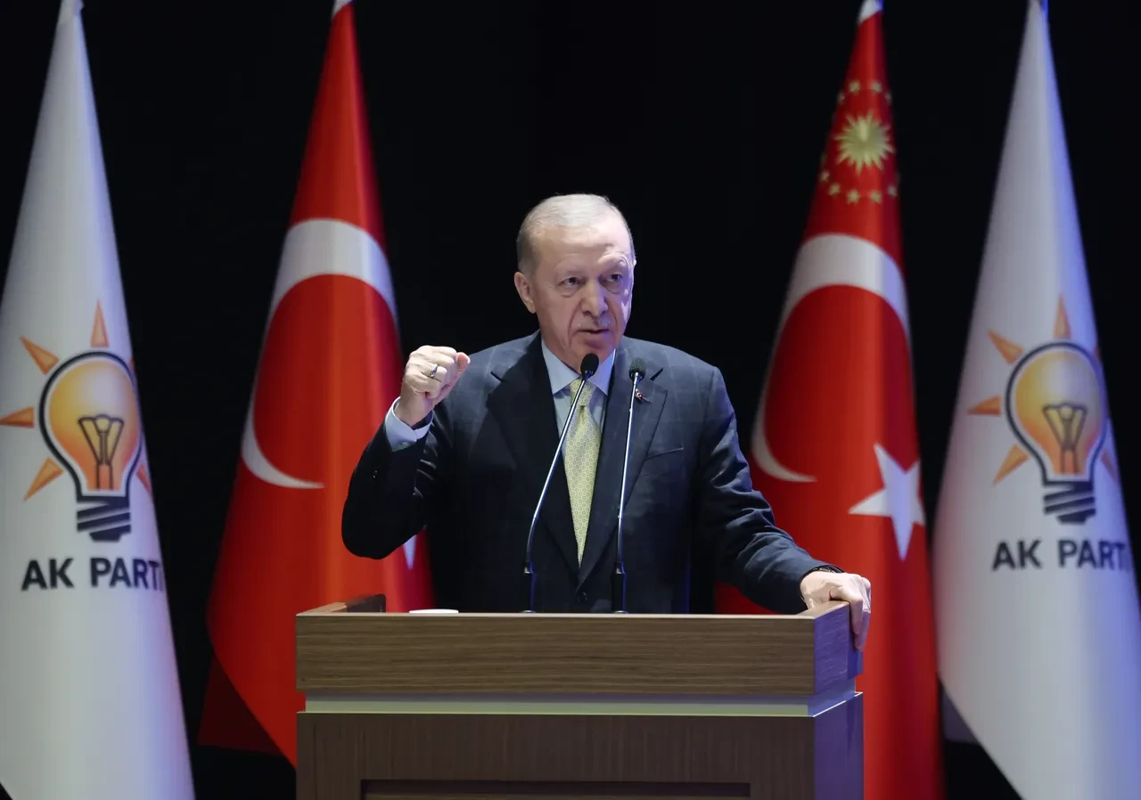 Çiğli Belediye Başkanı Onur Emrah Yıldız AK Parti'ye geçiyor