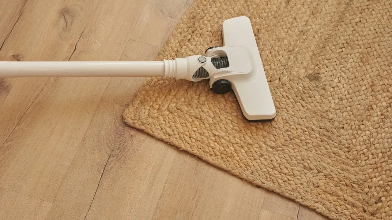 Dikey süpürge neden koku yapar? Temizlik kalitesini artıran gizli yöntem