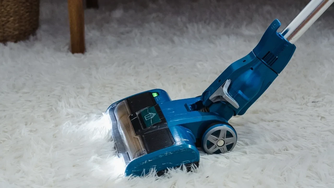 Dikey süpürge neden koku yapar? Temizlik kalitesini artıran gizli yöntem