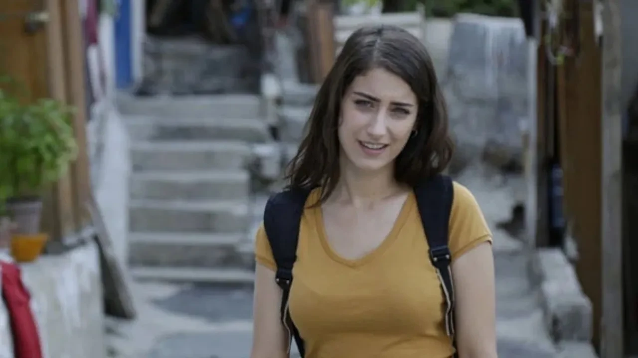 Hazal Kaya'yı görenler tanıyamadı! Elmacık kemiğinden göz altı torbalarına burnuna kadar yaptırmış
