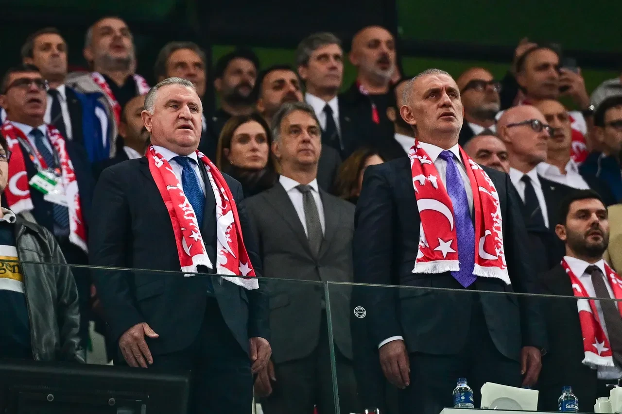 İbrahim Hacıosmanoğlu tepkilere dayanamadı! Taraftarların istifa tezahüratlarına olay tepki