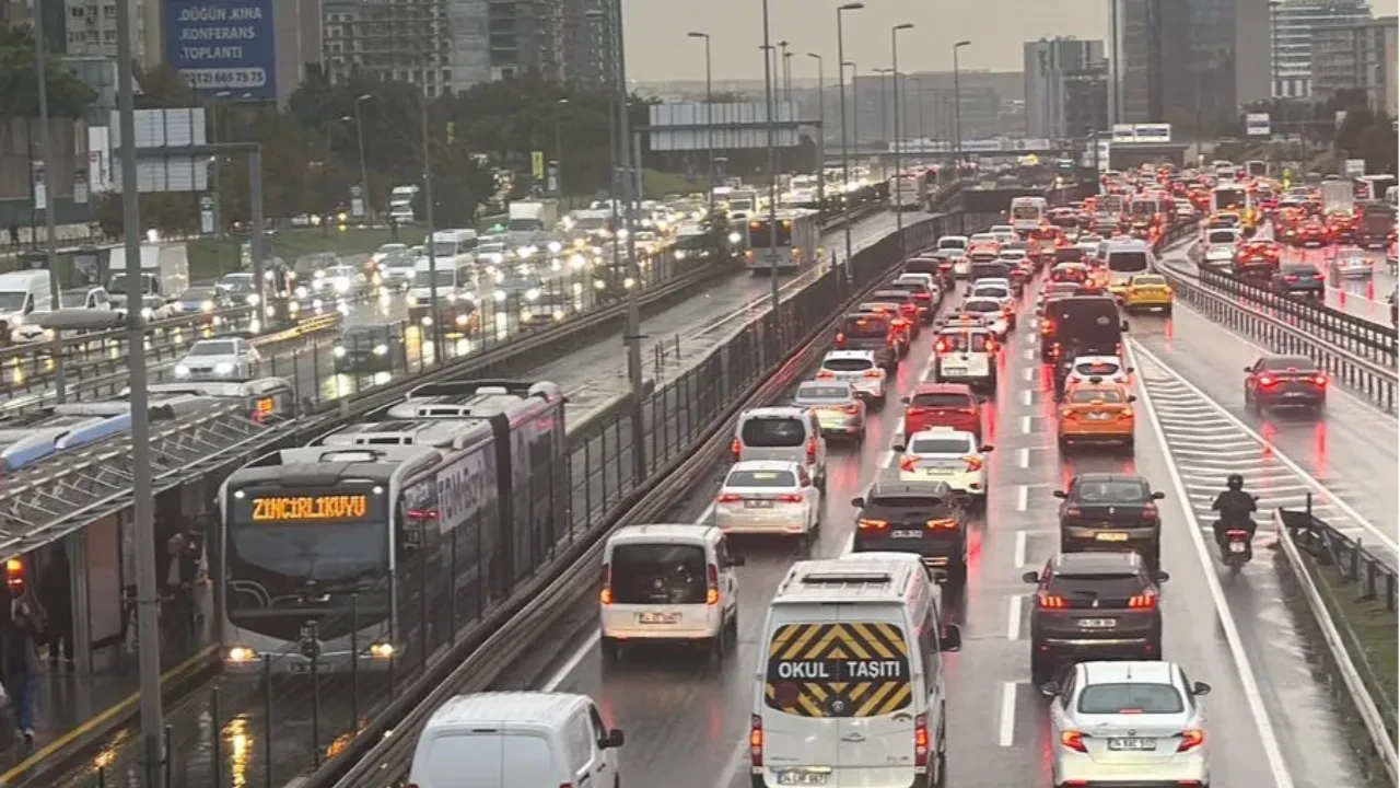 İstanbul'da trafik yoğunluğu yüzde 90'a dayandı