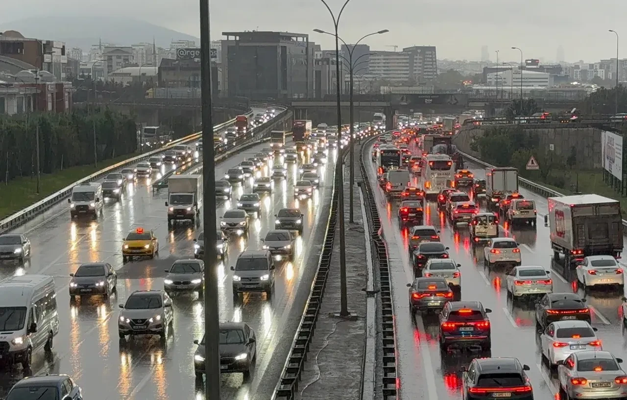 İstanbul'da trafik yoğunluğu yüzde 90'a dayandı