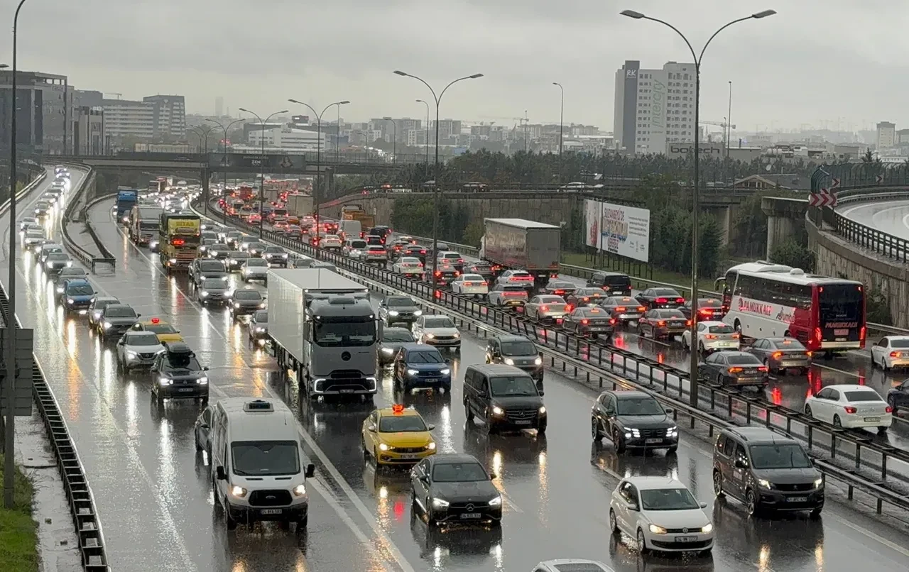 İstanbul'da trafik yoğunluğu yüzde 90'a dayandı