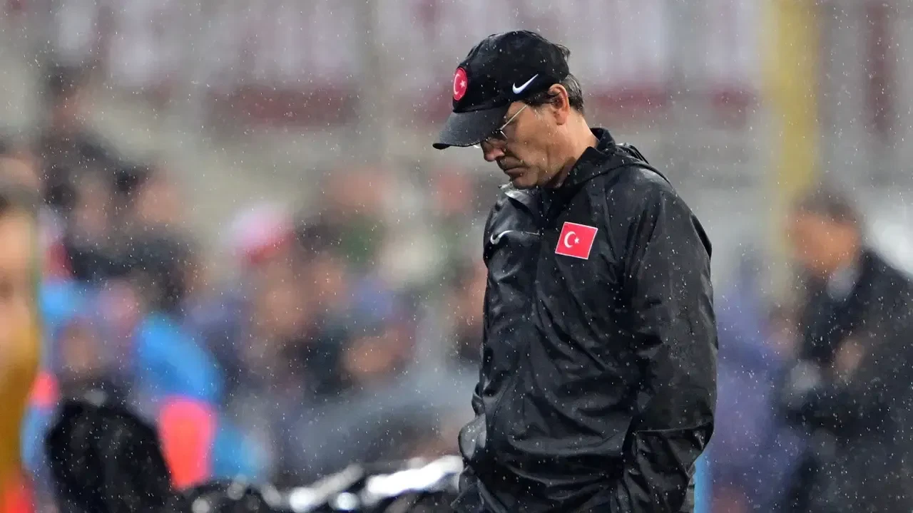 İtalya yenilgisi sonrası istifa etmeyi düşünmeyen Montella için karar verildi! İtalyanlar duyurdu
