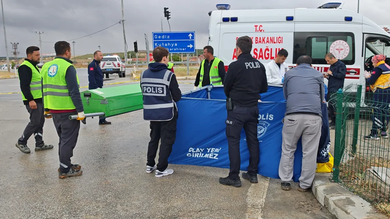 Kütahya'da kavşakta feci kaza: 2 ölü, 3 yaralı