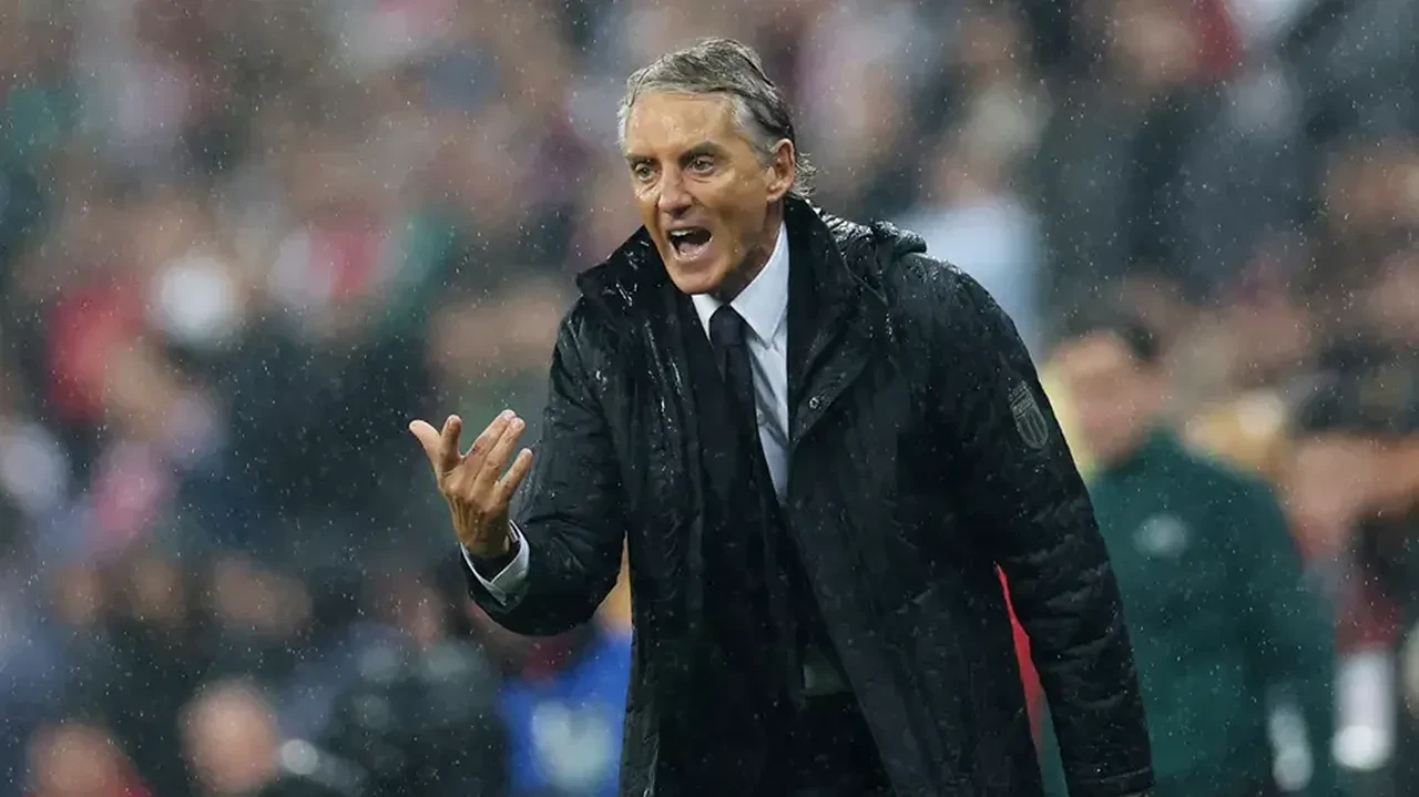 Mancini stattan çıkarken tek bir kelime söyledi, bütün sosyal medya o cümleye kilitlendi!