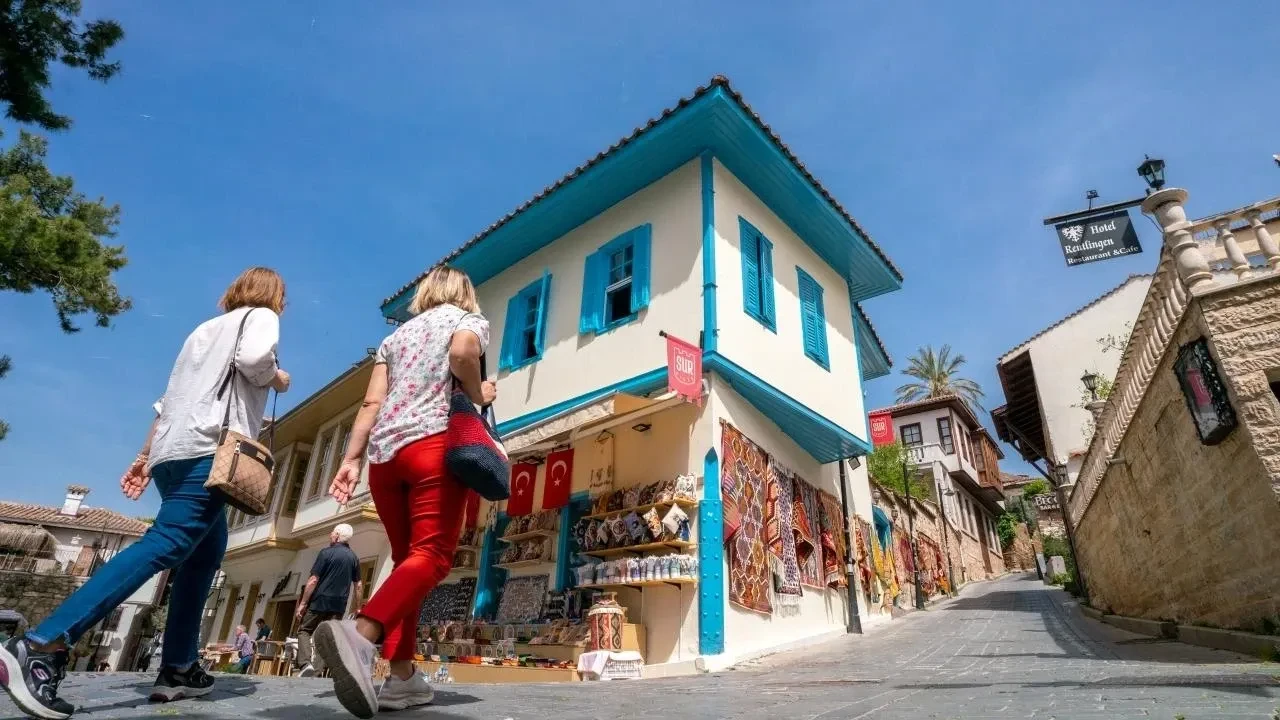 Türkiye'ye en fazla turist gönderen ülkeler belli oldu: İşte tercih ettikleri şehir