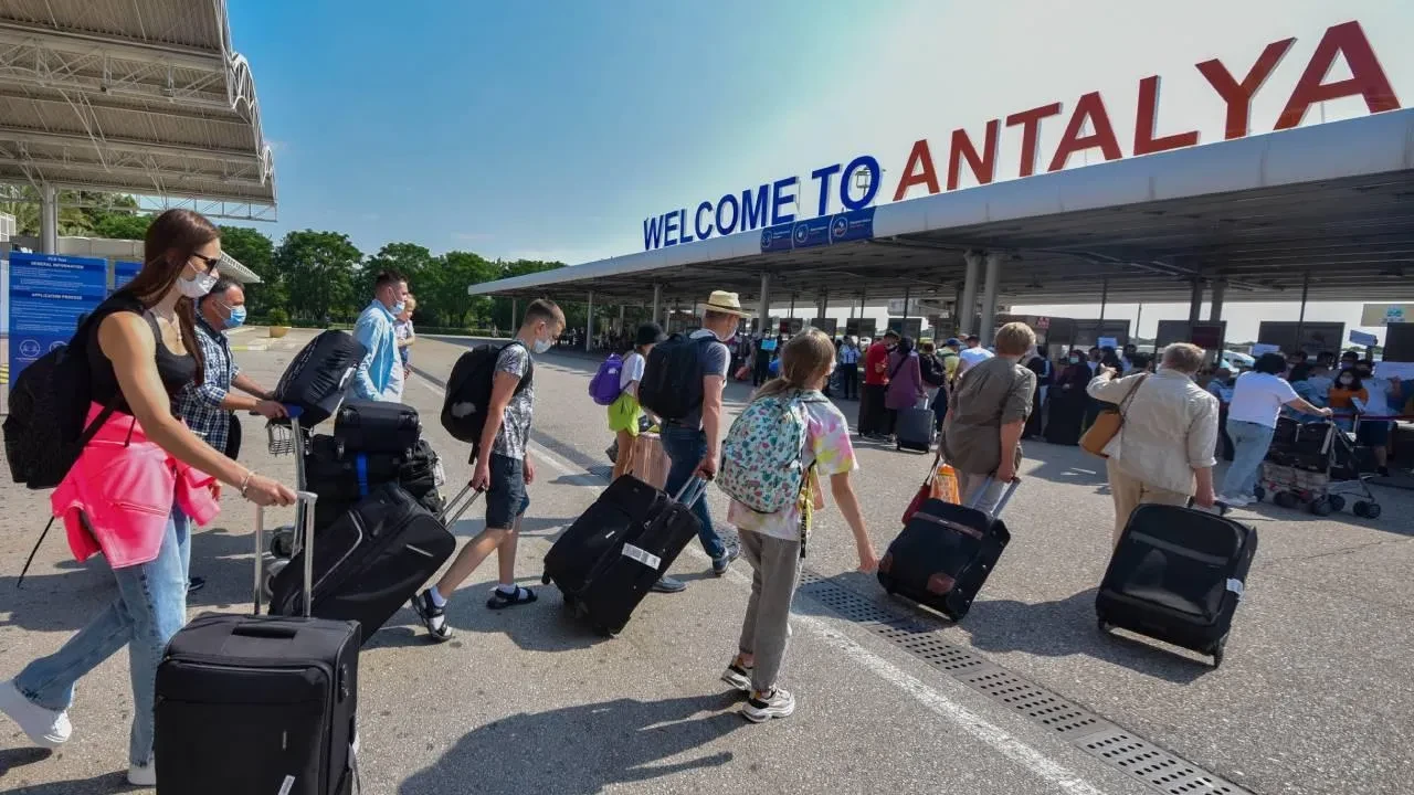 Türkiye'ye en fazla turist gönderen ülkeler belli oldu: İşte tercih ettikleri şehir