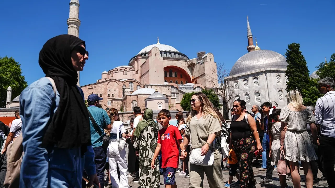 Türkiye'ye en fazla turist gönderen ülkeler belli oldu: İşte tercih ettikleri şehir