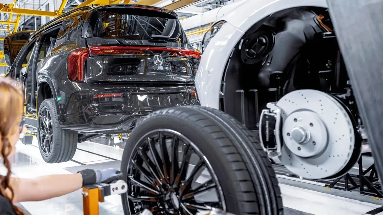 Volkswagen'in ardından Mercedes de dara düştü! Almanya fabrikaları için kritik karar