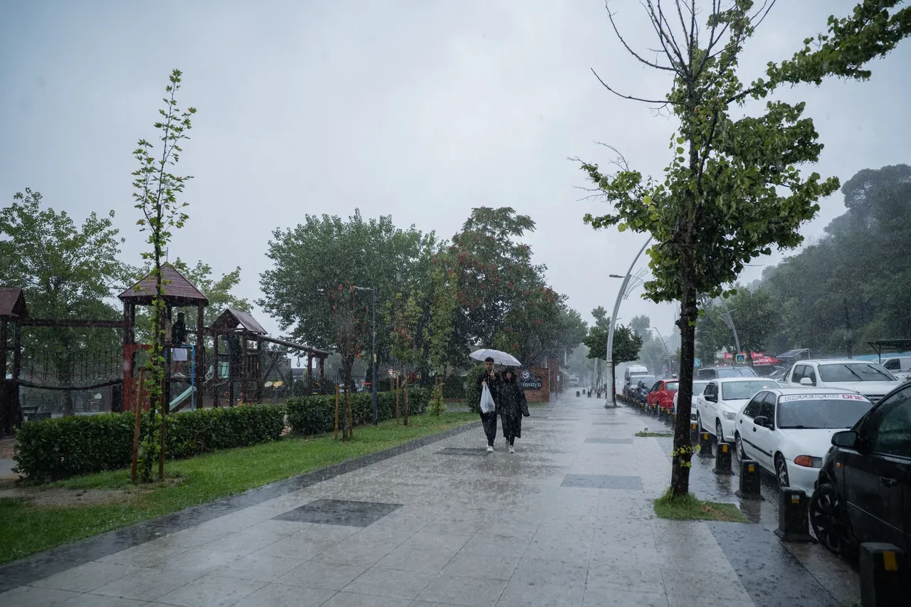 3 Eylül 2026 hava durumu | Meteoroloji saat vererek uyardı: Kuvvetli rüzgar ve sağanak geliyor 