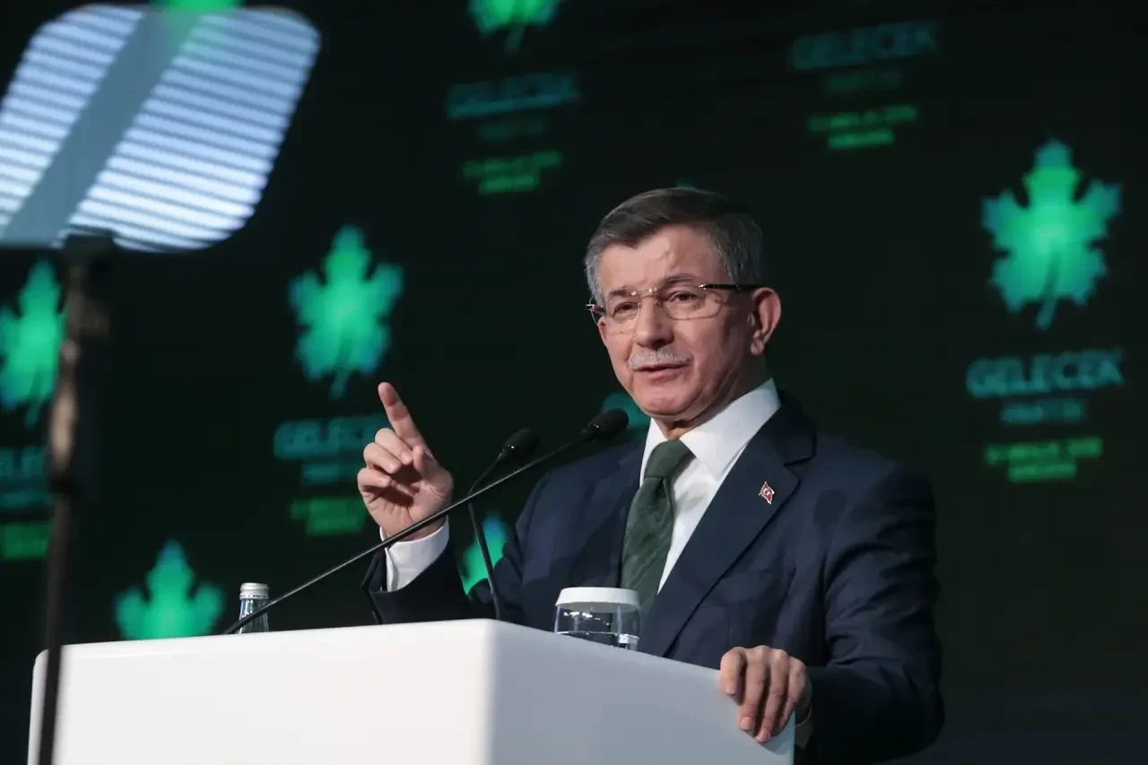 Ahmet Davutoğlu hakkında soruşturma başlatıldı!