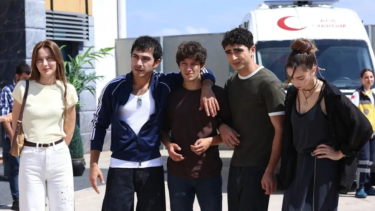 Altı Üstü İstanbul dizisine bomba transfer! Usta oyuncu Erkan Can 'Hikmet' rolüyle kadroda