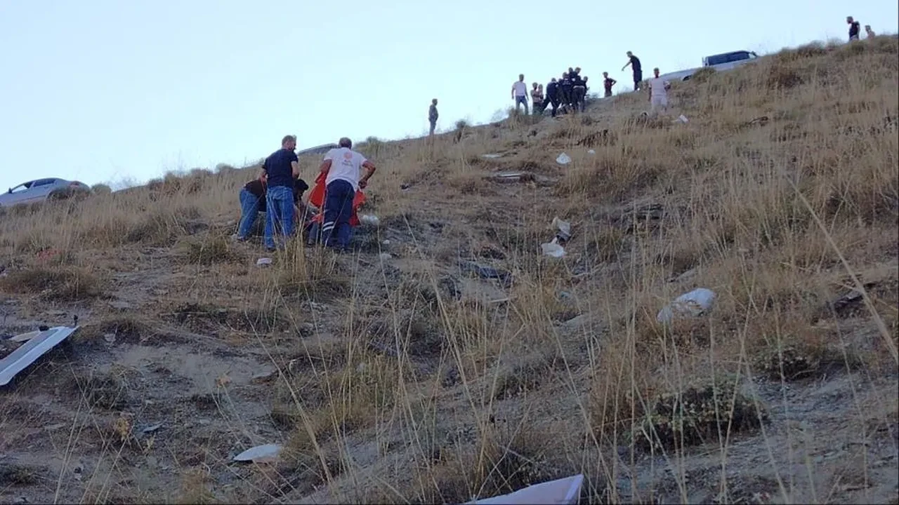 Elazığ’da feci kaza! İşçileri taşıyan minibüs uçuruma yuvarlandı: Çok sayıda yaralı var