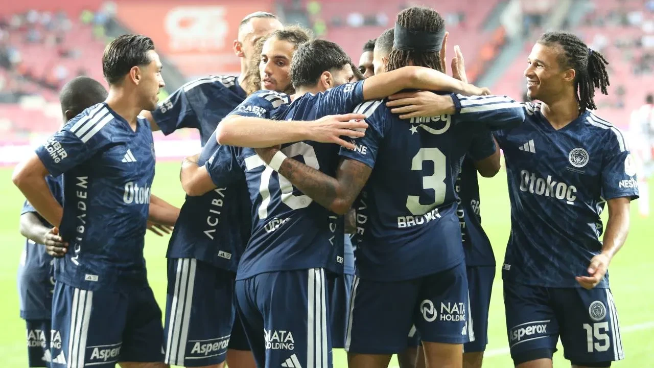 Fenerbahçe'nin Şampiyonlar Ligi kadrosu açılandı! İşte sarı-lacivertlilerin kadroya eklediği oyuncular
