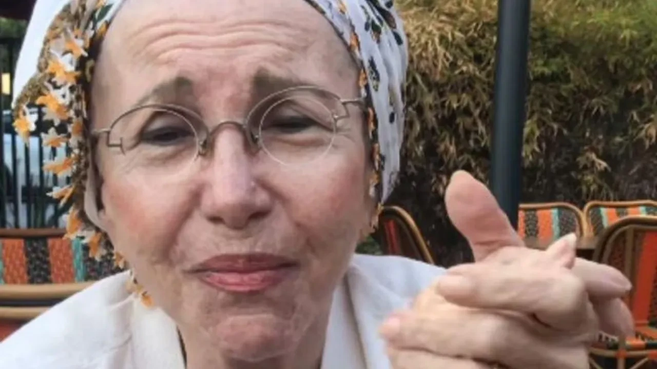 Kanserle savaşan Gül Onat’tan sevenlerini üzen haber! Tekrardan ameliyat oldu